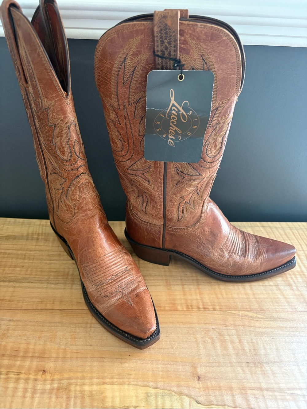 Lucchese Women's Brown Distressed Leather Western Cowboy Boots - size 6